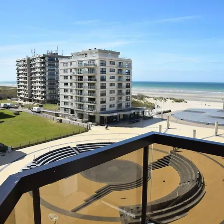 Plaza Apartment *